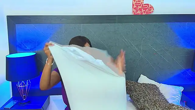 Snapshot of charlottebrowns_ chatting on February 21, 12:06 pm charlottebrowns  online show from February 21, 12:06 pm