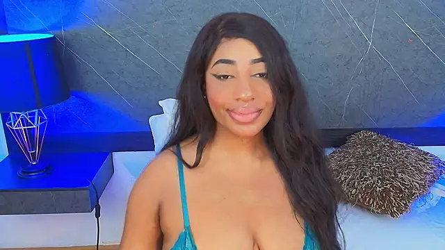 Snapshot of charlottebrowns_ chatting on March 6, 3:35 pm charlottebrowns  online show from March 6, 3:35 pm