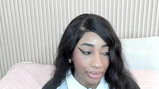 Snapshot of charlottebrowns_ chatting on October 3, 12:02 pm charlottebrowns  online show from October 3, 12:02 pm