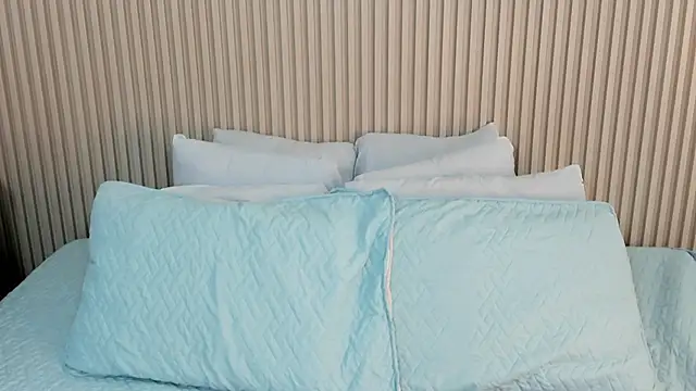 Snapshot of charlottebrowns_ chatting on October 21, 12:17 pm charlottebrowns  online show from October 21, 12:17 pm