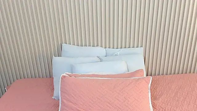 charlottebrowns  online show from December 1, 12:21 pm