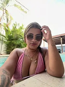 Snapshot of SharomRoss chatting on May 23, 9:52 pm SharomRoss online show from May 23, 9:52 pm