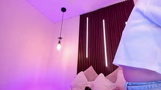 ArianaBaker online show from March 17, 2:20 pm