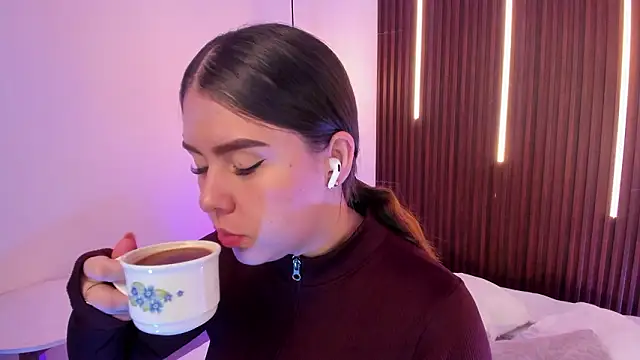 ArianaBaker online show from March 25, 1:28 pm