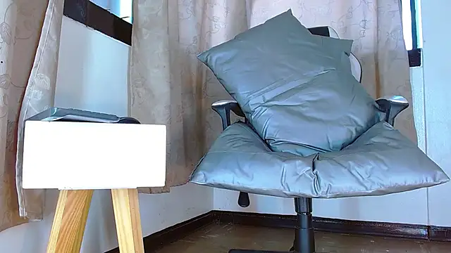 bellatrixx 69 online show from December 19, 11:50 am