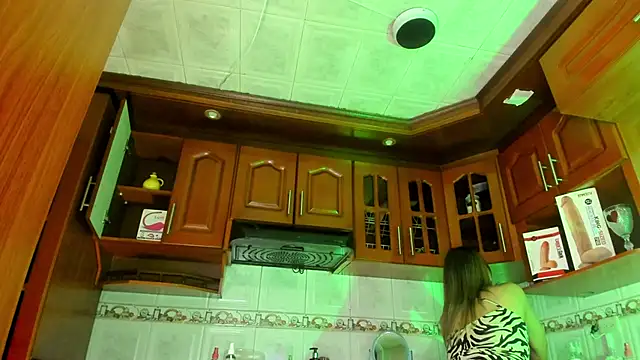 LaureenHills online show from February 19, 3:17 am