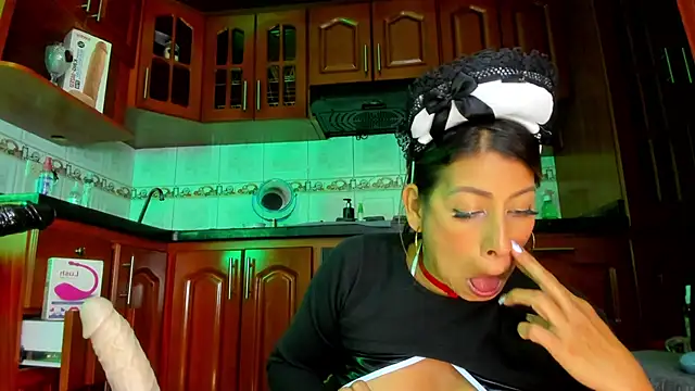 LaureenHills online show from February 26, 2:59 am