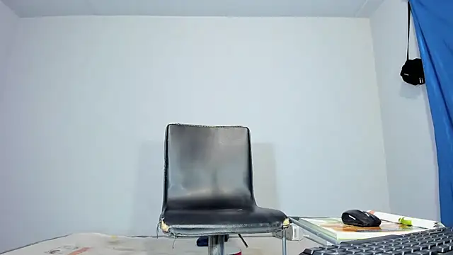 xmissinchesxx online show from November 9, 6:01 am