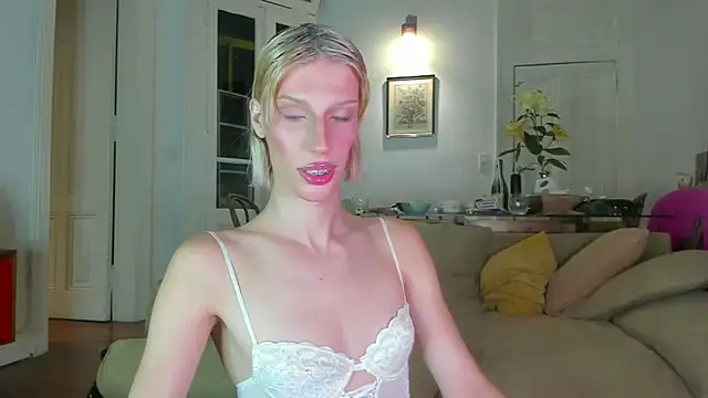 AliceSnowCatt online show from December 16, 12:15 am