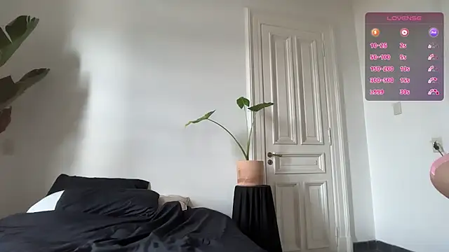 AliceSnowCatt online show from June 2, 4:42 pm