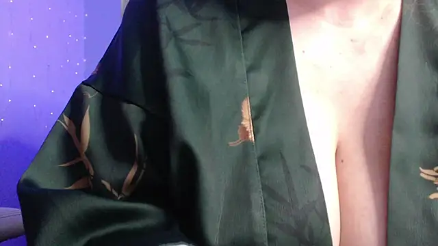 missdaniels online show from December 28, 2:33 am