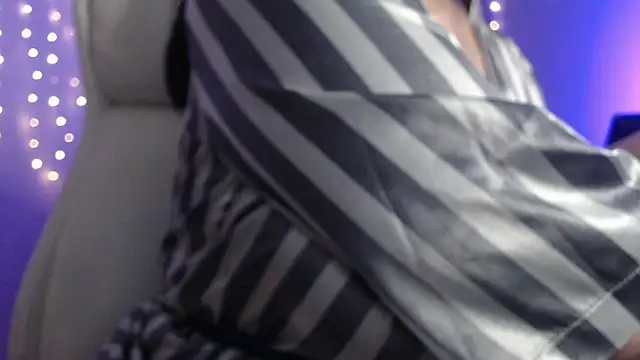 missdaniels online show from January 31, 12:17 am