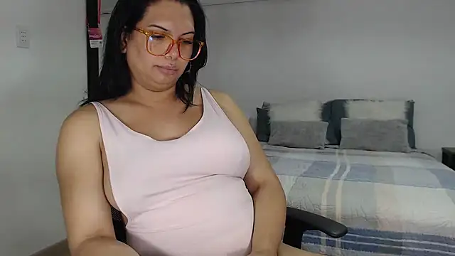 Snapshot of flowerdirtty chatting on May 12, 5:32 pm flowerdirtty online show from May 12, 5:32 pm