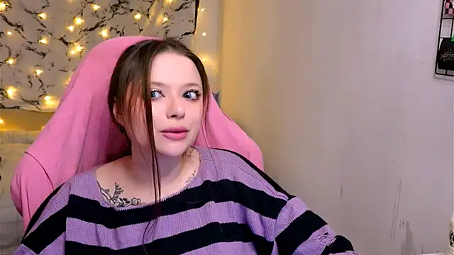 me  hanna online show from February 12, 11:30 pm