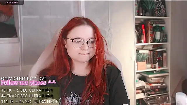 Snapshot of me__hanna chatting on May 4, 2:29 am me hanna online show from May 4, 2:29 am