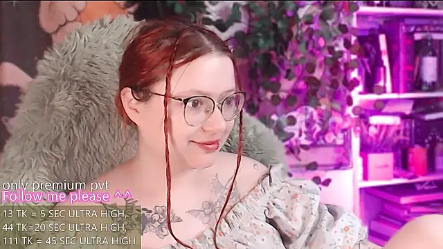 Snapshot of me__hanna chatting on June 5, 4:41 am me hanna online show from June 5, 4:41 am