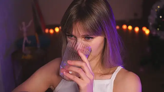 Snapshot of hereandnows_ chatting on January 12, 8:25 pm hereandnows online show from January 12, 8:25 pm