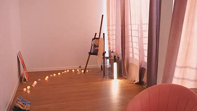 Snapshot of hereandnows_ chatting on February 1, 7:36 am hereandnows online show from February 1, 7:36 am