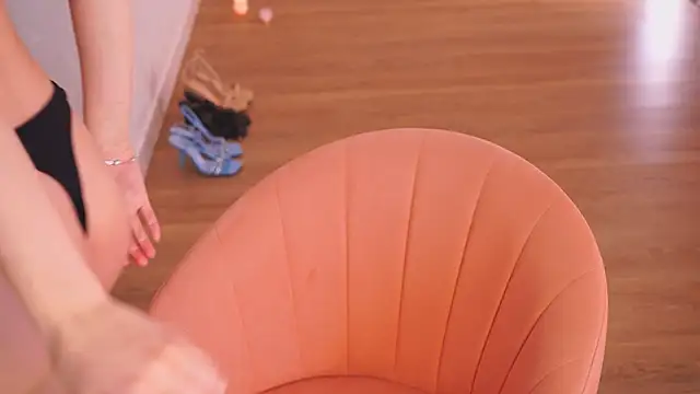 Snapshot of hereandnows_ chatting on February 21, 7:12 am hereandnows online show from February 21, 7:12 am