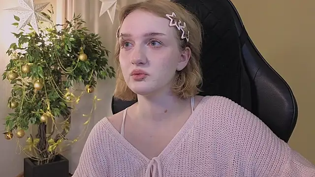 ELLIEJAY online show from December 18, 5:24 am