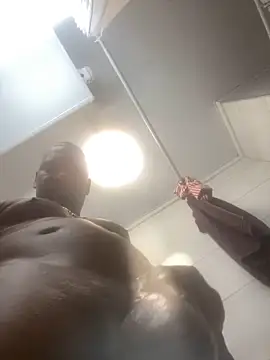 Snapshot of Elrubiolargo chatting on December 26, 11:24 pm Elrubiolargo online show from December 26, 11:24 pm