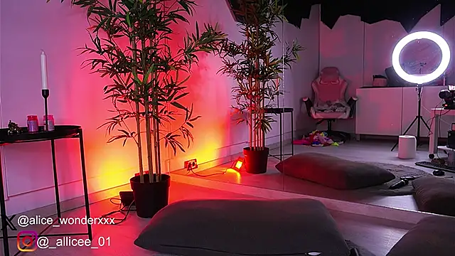 VanessaSimon online show from March 13, 12:46 pm