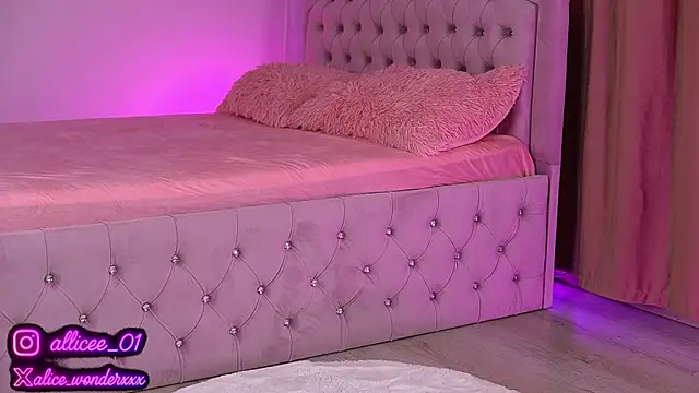 VanessaSimon online show from September 17, 6:04 am