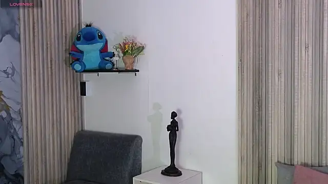 Snapshot of LissaWiild chatting on November 8, 1:33 pm LissaWiild online show from November 8, 1:33 pm