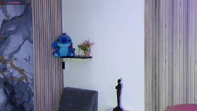 Snapshot of LissaWiild chatting on November 21, 7:34 pm LissaWiild online show from November 21, 7:34 pm