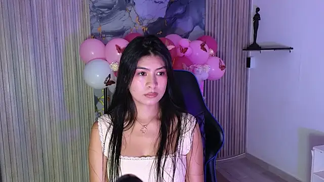 Snapshot of LissaWiild chatting on June 24, 8:08 pm LissaWiild online show from June 24, 8:08 pm