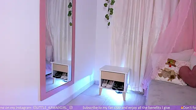 little kawaiigirl  online show from December 4, 7:17 am