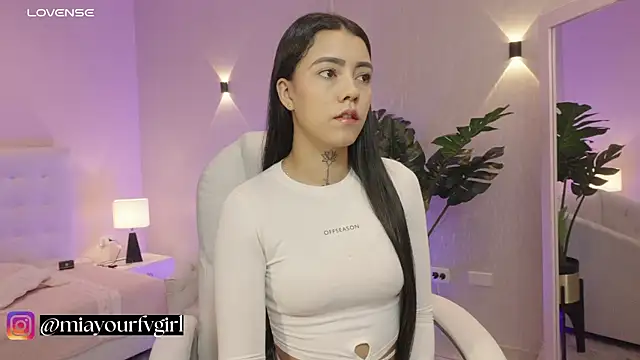 miagomezweb1 online show from September 11, 1:00 pm