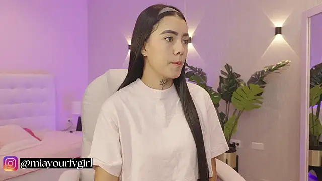 miagomezweb1 online show from September 30, 1:05 pm