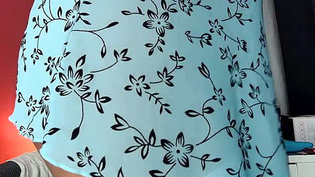 Snapshot of rosesdesiles chatting on February 12, 12:48 am rosesdesiles online show from February 12, 12:48 am