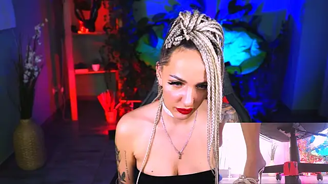 Snapshot of MonicaMaxwel chatting on February 3, 8:35 pm MonicaMaxwel online show from February 3, 8:35 pm