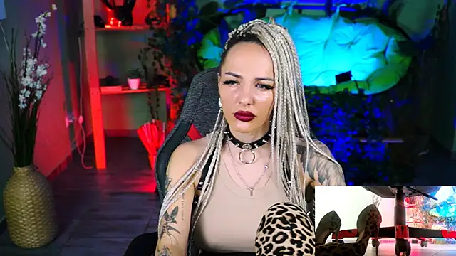 Snapshot of MonicaMaxwel chatting on February 4, 2:21 pm MonicaMaxwel online show from February 4, 2:21 pm