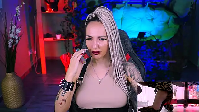 Snapshot of MonicaMaxwel chatting on February 4, 5:23 pm MonicaMaxwel online show from February 4, 5:23 pm
