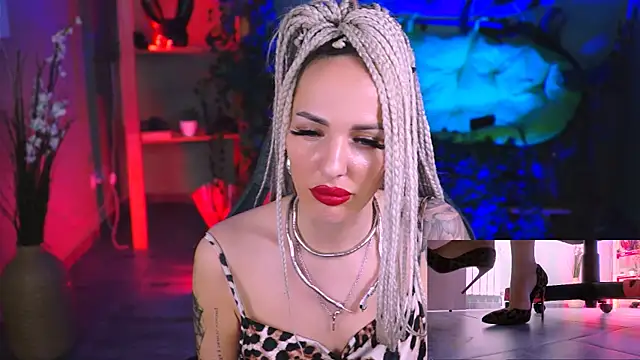 Snapshot of MonicaMaxwel chatting on February 5, 5:42 pm MonicaMaxwel online show from February 5, 5:42 pm