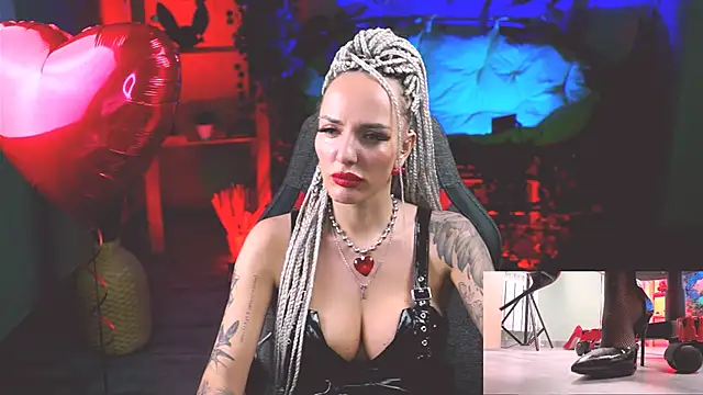 Snapshot of MonicaMaxwel chatting on February 15, 6:23 pm MonicaMaxwel online show from February 15, 6:23 pm