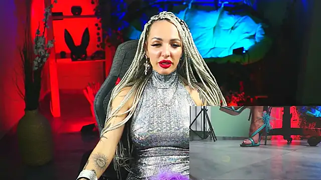 Snapshot of MonicaMaxwel chatting on February 20, 3:41 pm MonicaMaxwel online show from February 20, 3:41 pm