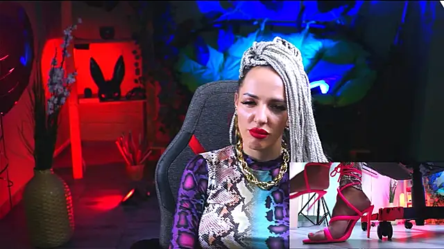 Snapshot of MonicaMaxwel chatting on February 22, 3:03 pm MonicaMaxwel online show from February 22, 3:03 pm