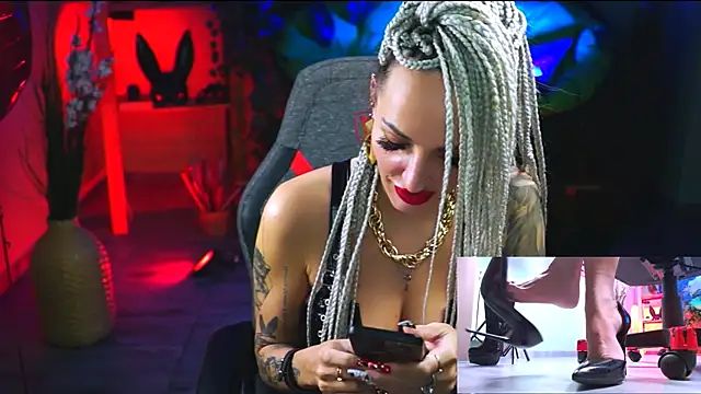 Snapshot of MonicaMaxwel chatting on February 22, 6:08 pm MonicaMaxwel online show from February 22, 6:08 pm