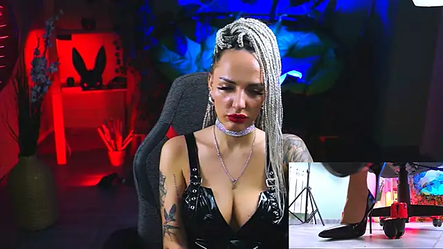 Snapshot of MonicaMaxwel chatting on February 23, 6:01 pm MonicaMaxwel online show from February 23, 6:01 pm