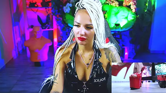 Snapshot of MonicaMaxwel chatting on September 10, 11:10 am MonicaMaxwel online show from September 10, 11:10 am
