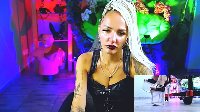 Snapshot of MonicaMaxwel chatting on September 12, 11:32 am MonicaMaxwel online show from September 12, 11:32 am