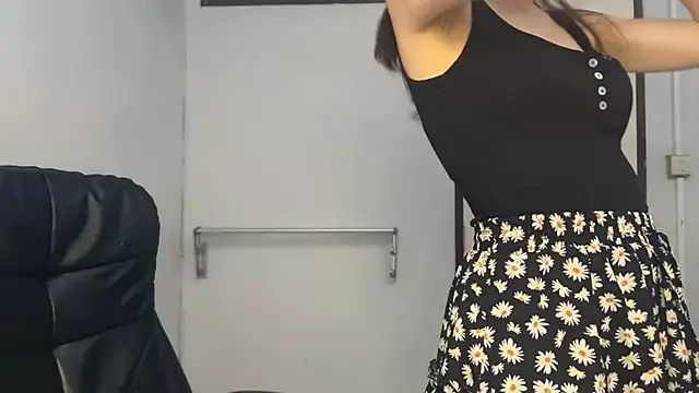 Snapshot of SassyJessi chatting on October 25, 4:09 am SassyJessi online show from October 25, 4:09 am