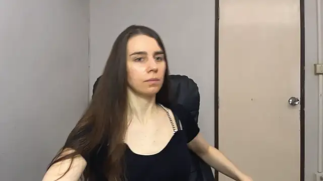 Snapshot of SassyJessi chatting on October 28, 4:05 am SassyJessi online show from October 28, 4:05 am