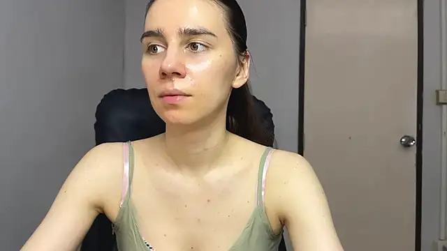 Snapshot of SassyJessi chatting on October 31, 4:13 am SassyJessi online show from October 31, 4:13 am