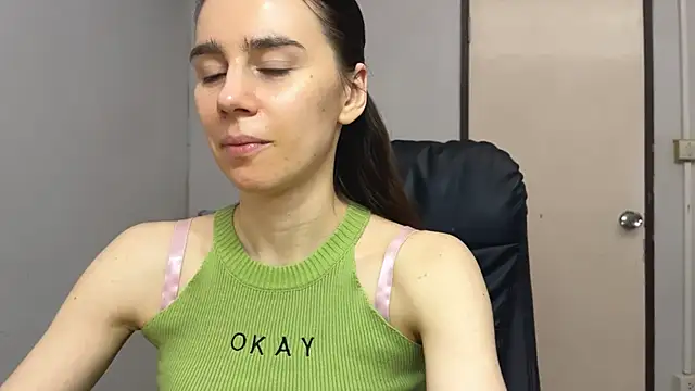 Snapshot of SassyJessi chatting on November 6, 4:13 am SassyJessi online show from November 6, 4:13 am