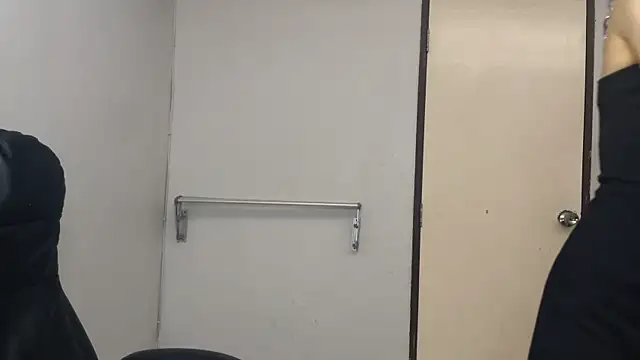 Snapshot of SassyJessi chatting on November 18, 4:06 am SassyJessi online show from November 18, 4:06 am